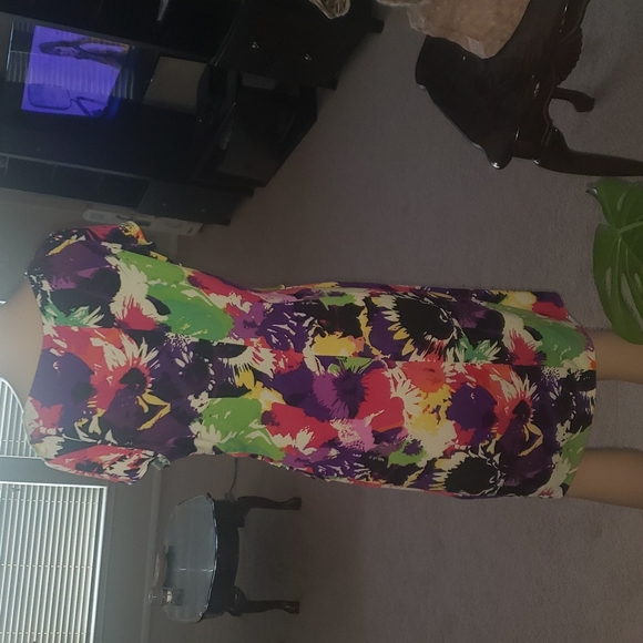 London Times 8 floral explosion v neck cap sleeve Diagnol ruffle tiers stretchy - Picture 6 of 6